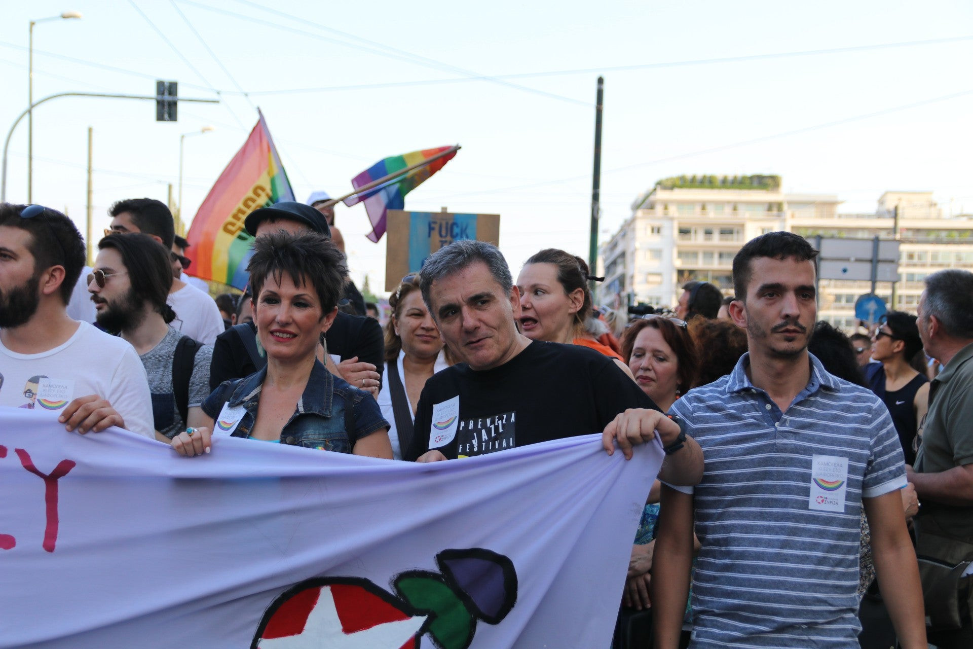 Η χώρα εκπέμπει SOS: Gay Pride 2017 με Τσακαλώτο, Καρανίκα, Φίλη στην πρώτη γραμμή του πυρός και συνέντευξη Α.Τσίπρα – Δίνει θέαμα η κυβέρνηση (φωτογραφίες, βίντεο)